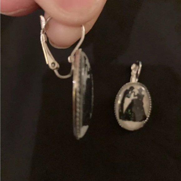 Disney Cinderella Glittery silhouette Earrings - Picture 3 of 4